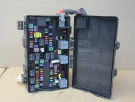 68242800 JEEP Totally Integrated Power Module Fuse Box