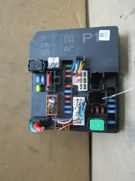 284B71KJ3E NISSAN Juke Engine Fuse Box Relay Junction Block