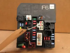 284B71TW1A NISSAN Juke Engine Fuse Box Relay Junction Block