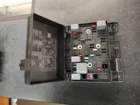 15291748 PONTIAC Interior Fuse Box Relay Block Panel Trunk G6