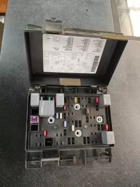 22731136 PONTIAC Interior Fuse Box Relay Block Panel Trunk G6