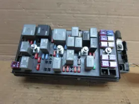 20822700 SATURN Engine Fuse Box Relay Junction Block Panel