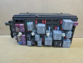 25883020 SATURN Engine Fuse Box Relay Junction Block Panel