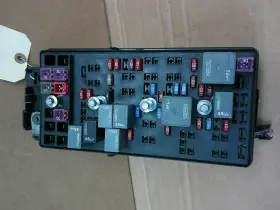 25883034 SATURN Engine Fuse Box Relay Junction Block Rl Aura