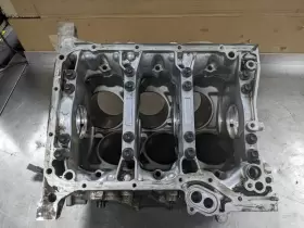 XL-7 SUZUKI Engine Cylinder Block #2