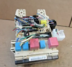 041808 TOYOTA Interior Cabin Fuse Box Relay Junction Block #3