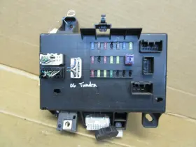 TMB-37 TOYOTA Interior Cabin Fuse Box Relay Junction Block