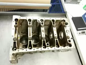 302-58935 VOLVO Engine Block S40
