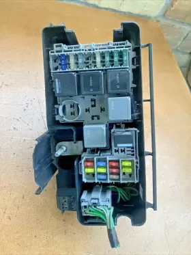 30797010 VOLVO Hood Fuse Relay Box XC70