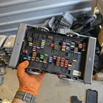 2010 - 2013 Chevrolet Silverado Gmc Sierra Fuse Box Relay Block 25941370 Oem. Fixed Price $120.00.